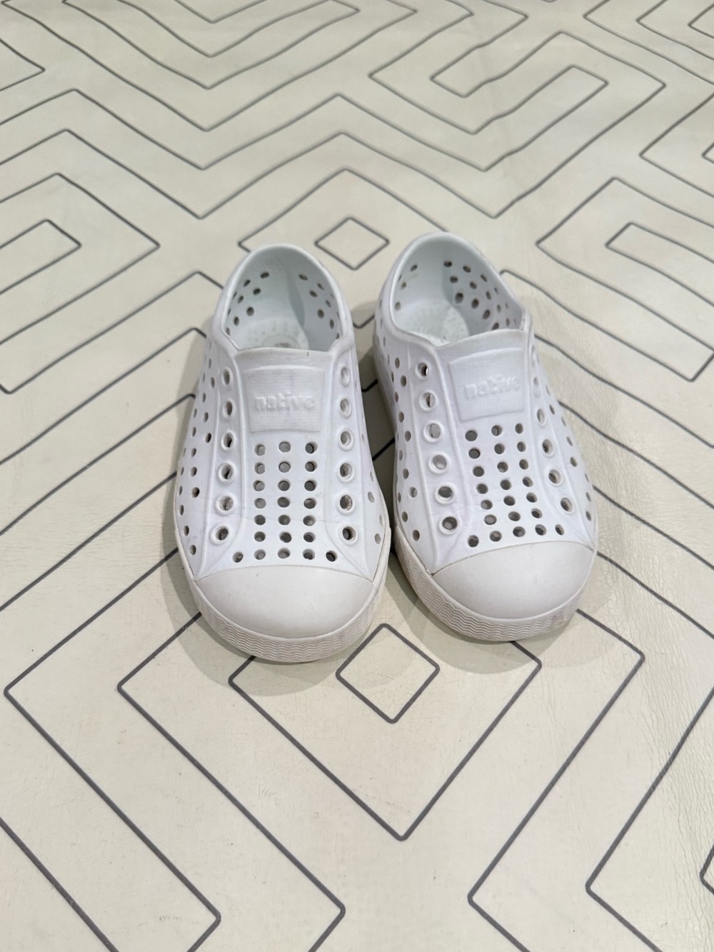 Native White Jeffersons - Size 6